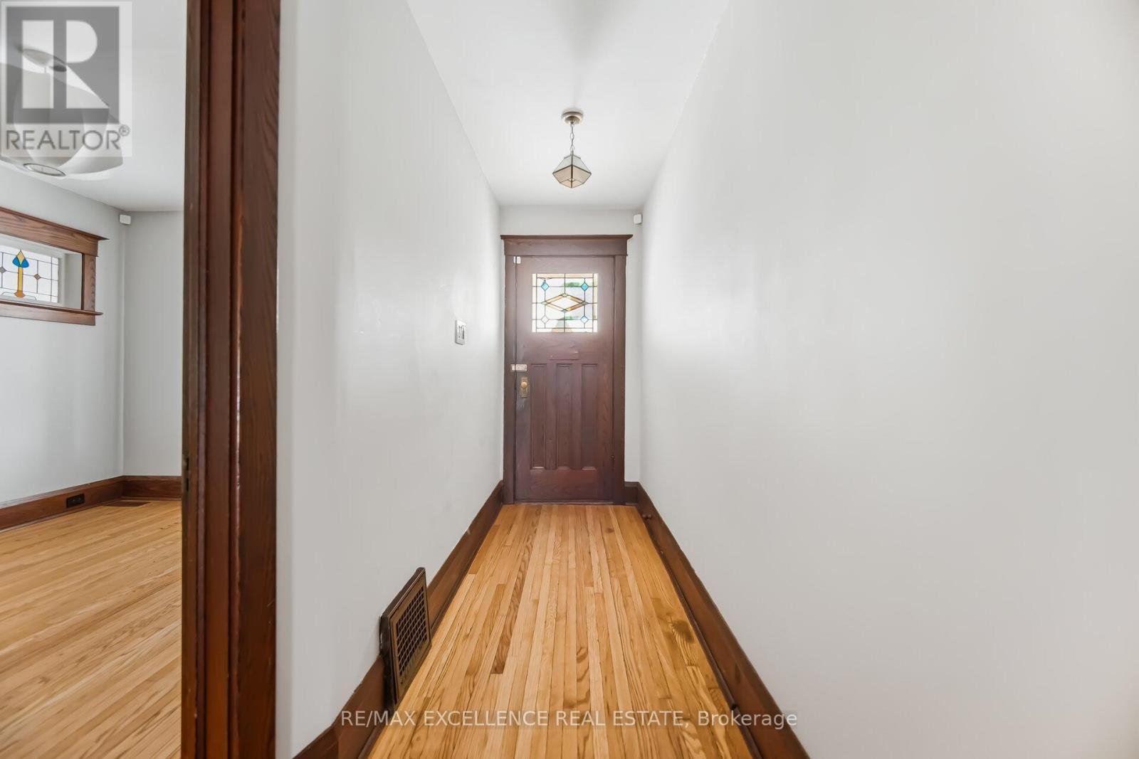 7 ARUNDEL AVENUE - 8