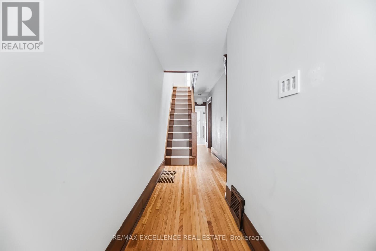 7 ARUNDEL AVENUE - 9