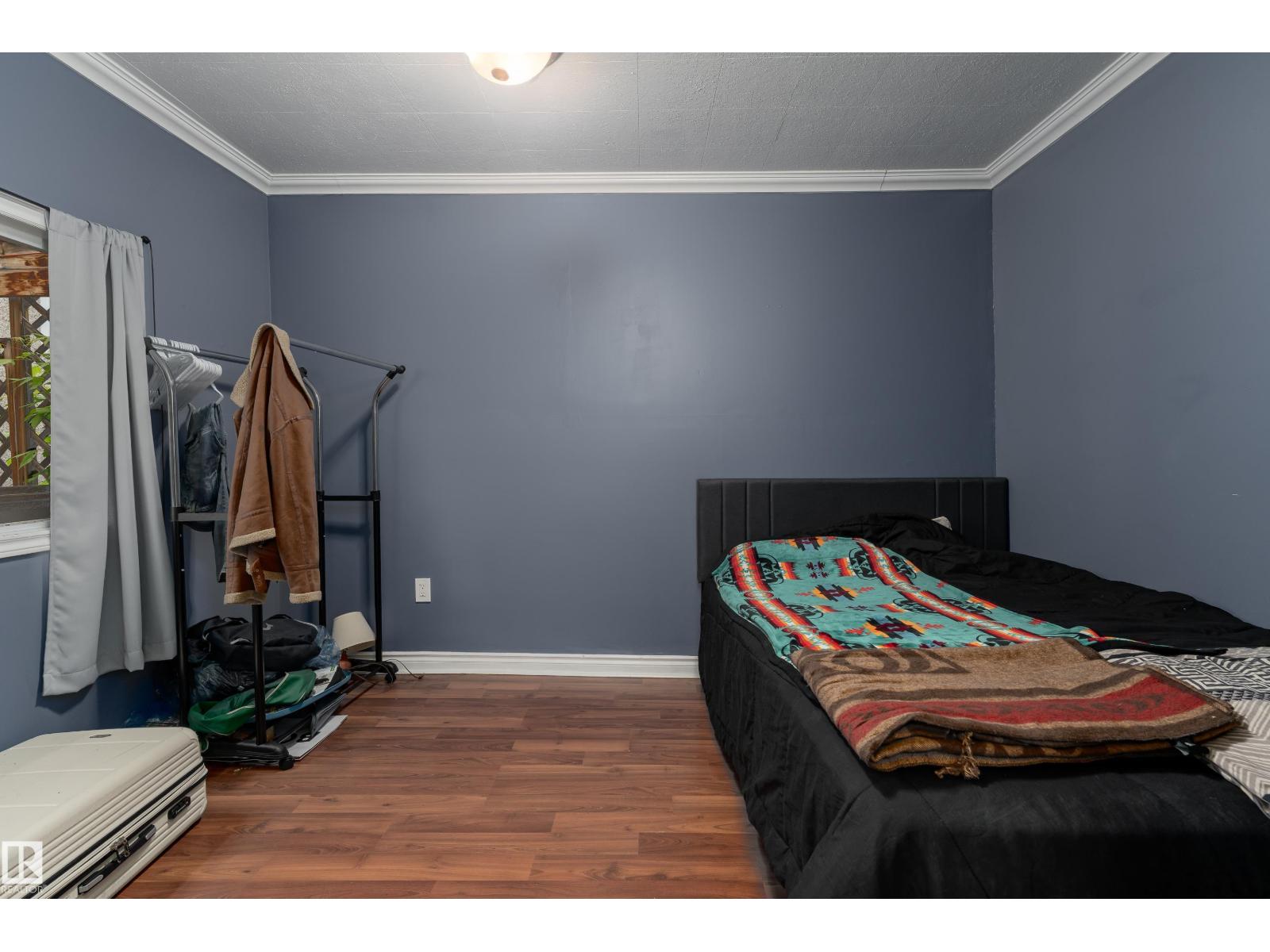 11406 89 ST NW - 10