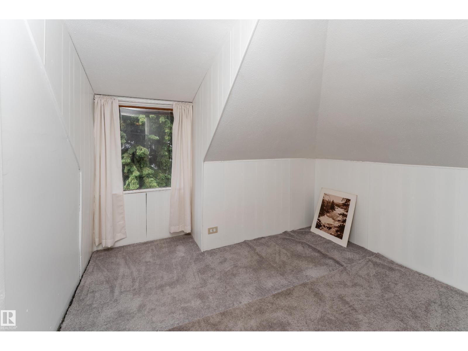 11406 89 ST NW - 14