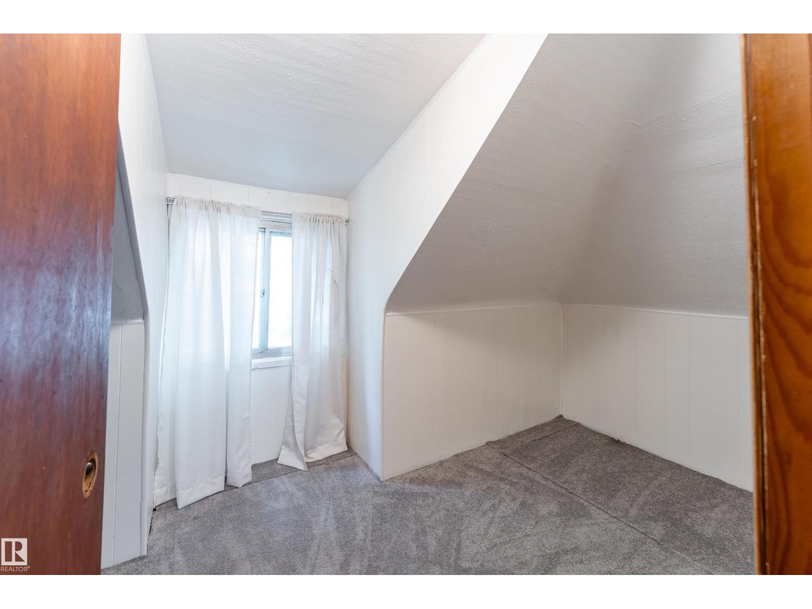 11406 89 ST NW - 15