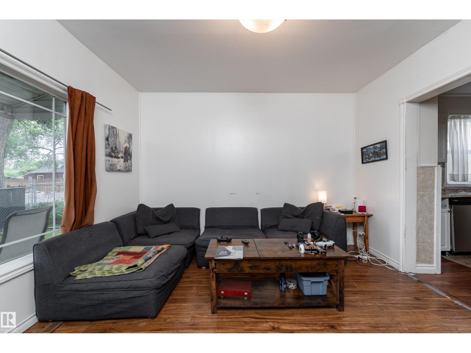 11406 89 ST NW - 6