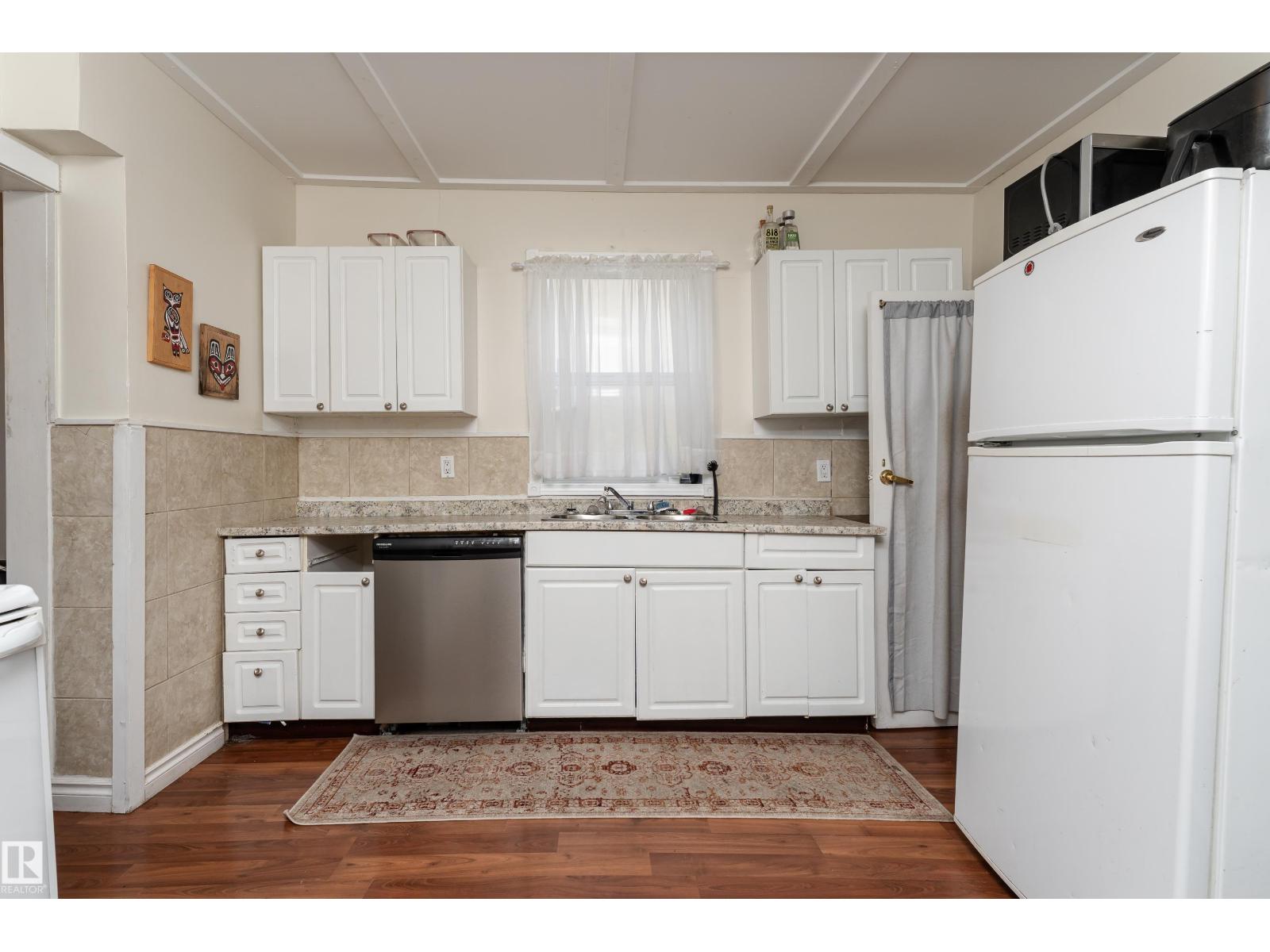 11406 89 ST NW - 8