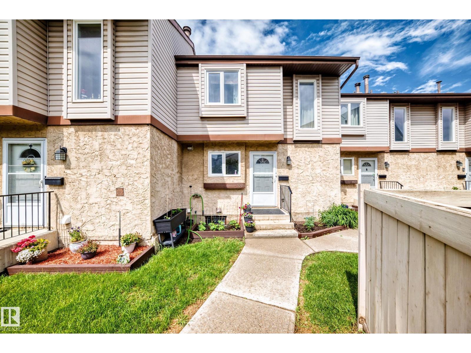 102 ROYAL TC NW - 3