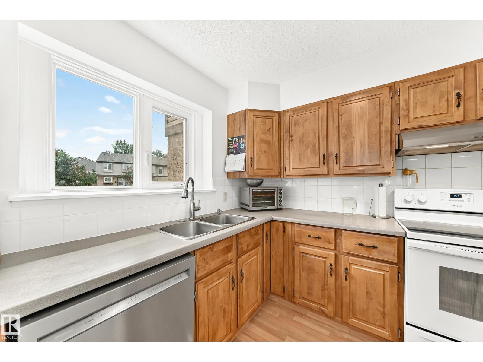 102 ROYAL TC NW - 6