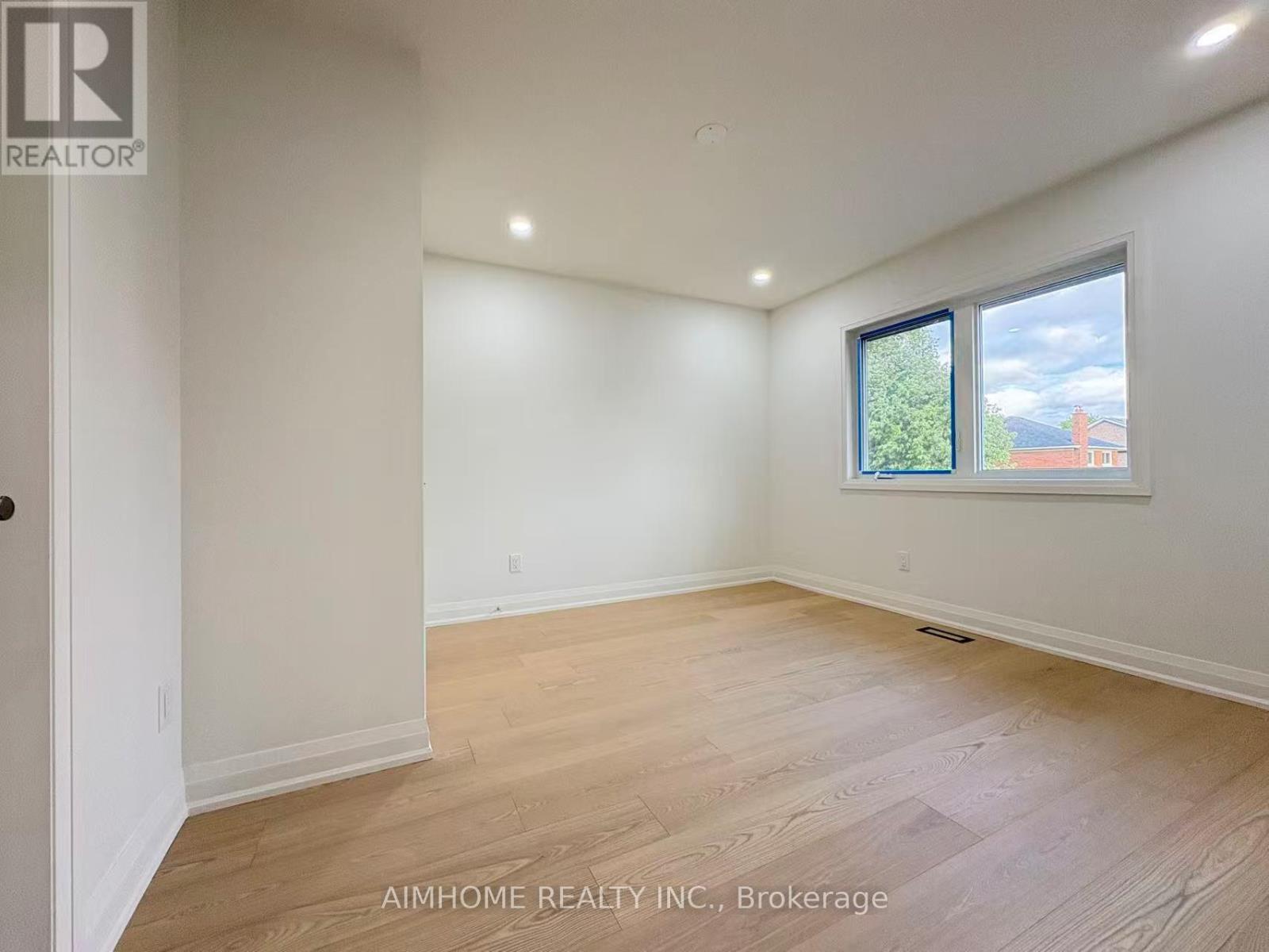 108 BERWICK CRESCENT - 32