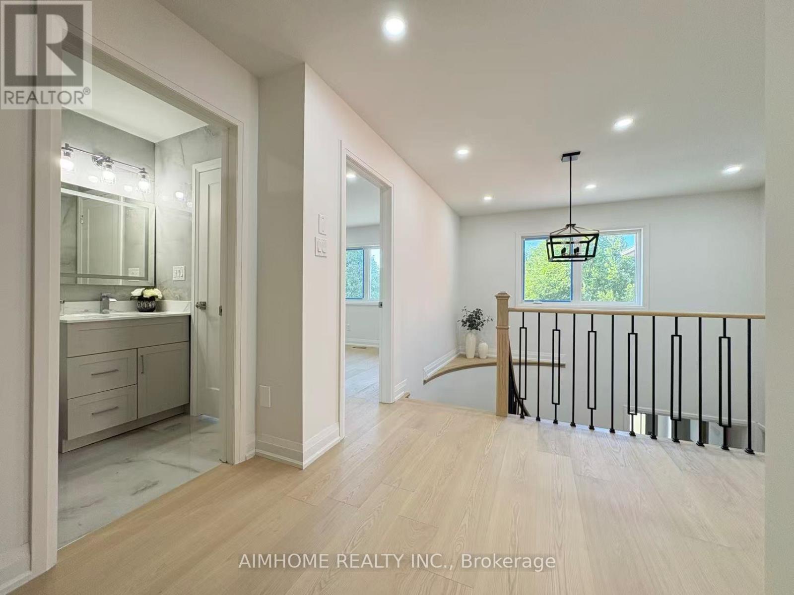108 BERWICK CRESCENT - 35