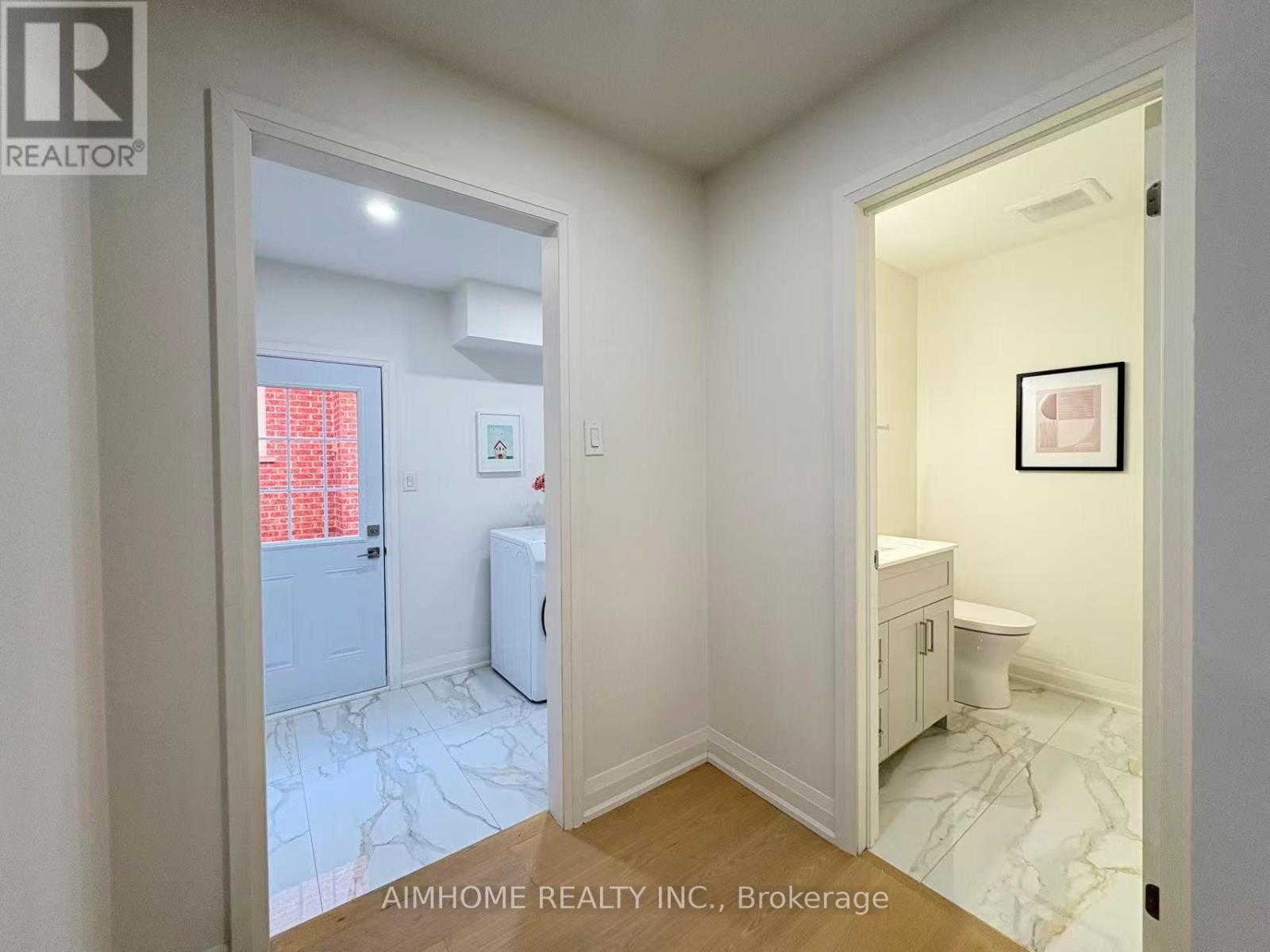 108 BERWICK CRESCENT - 41