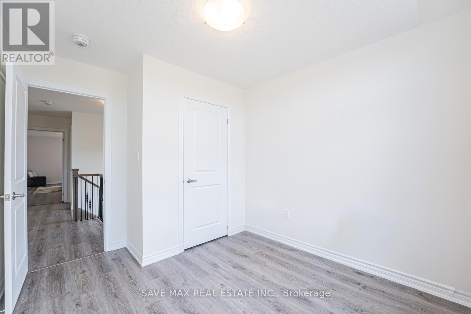 125 JONKMAN BOULEVARD - 33