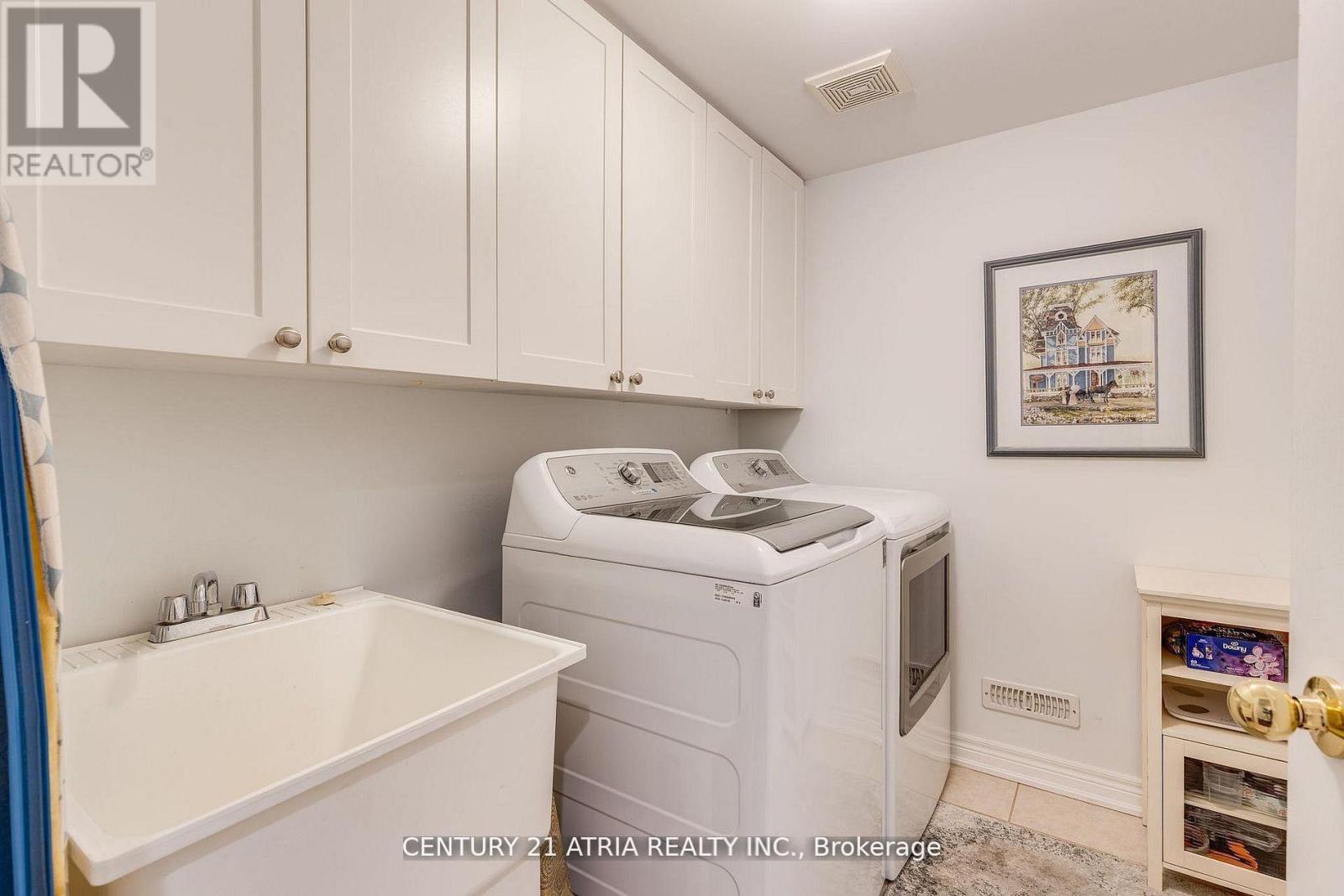 23 WESLOCK CRESCENT - 22