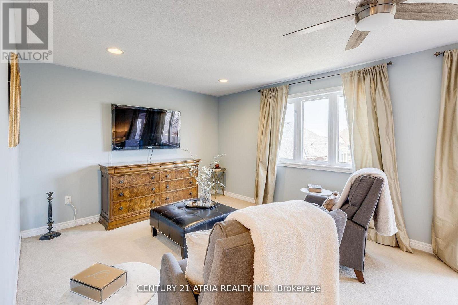 23 WESLOCK CRESCENT - 24