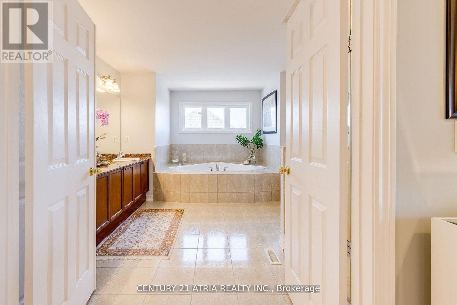 23 WESLOCK CRESCENT - 27