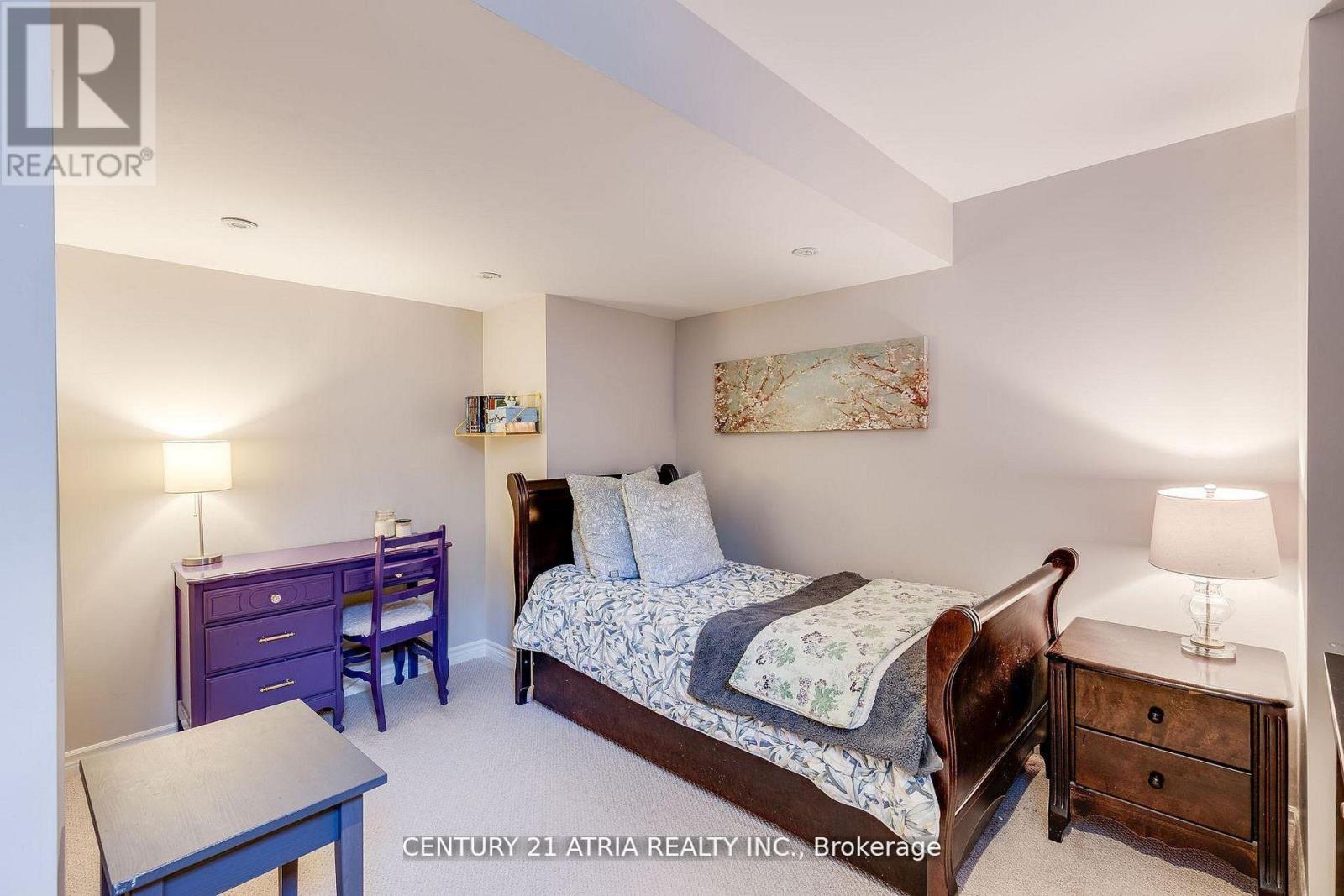 23 WESLOCK CRESCENT - 32