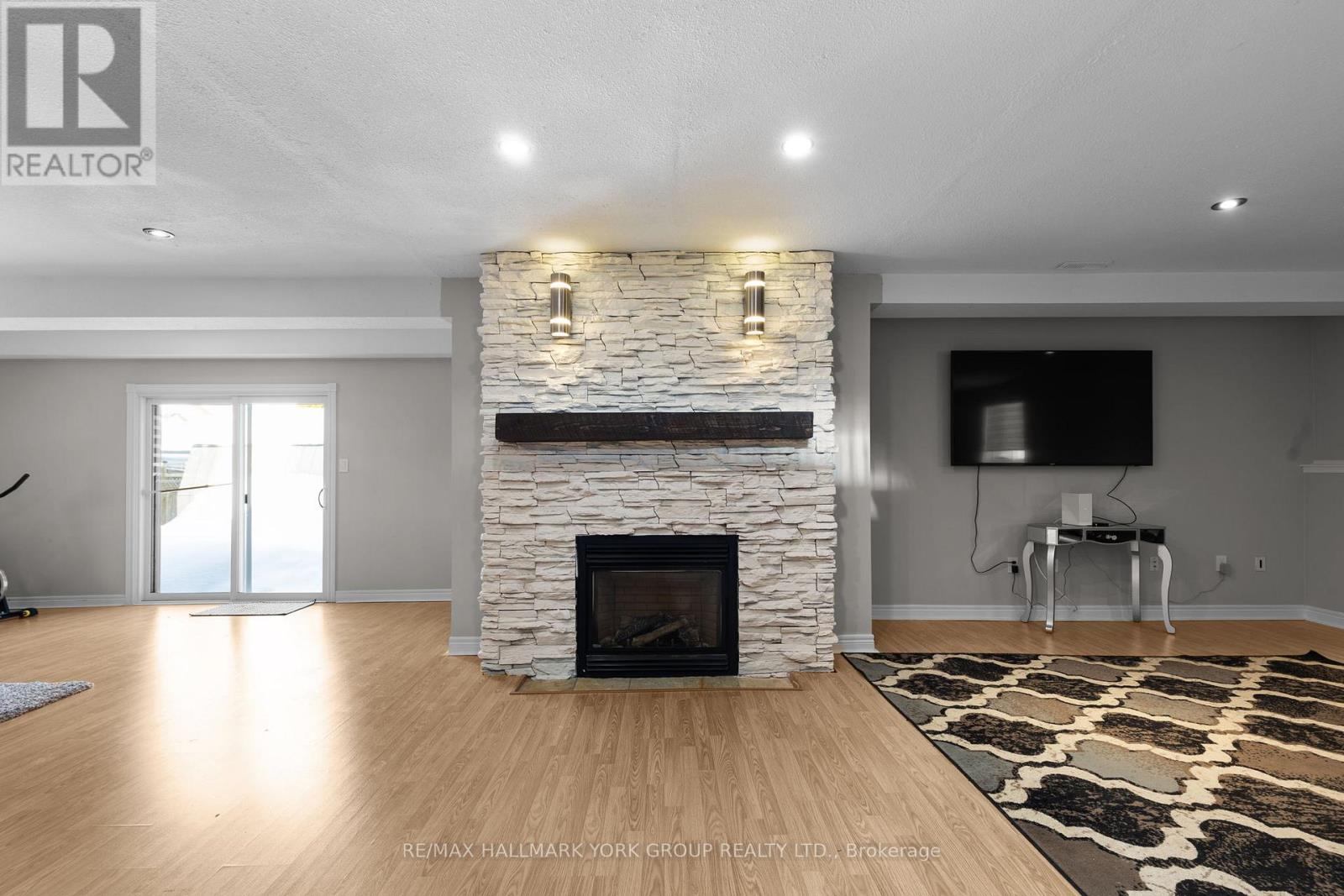 18 TODD DRIVE - 28