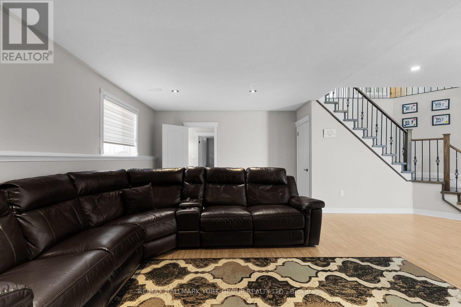 18 TODD DRIVE - 32