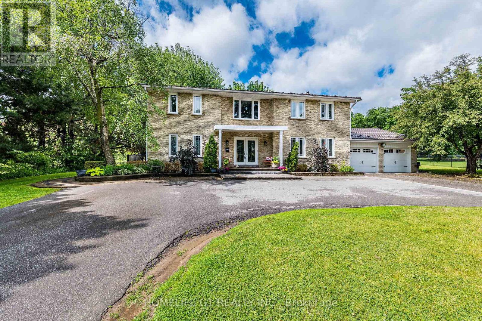 17 CRESCENT HILLS DRIVE S - 1