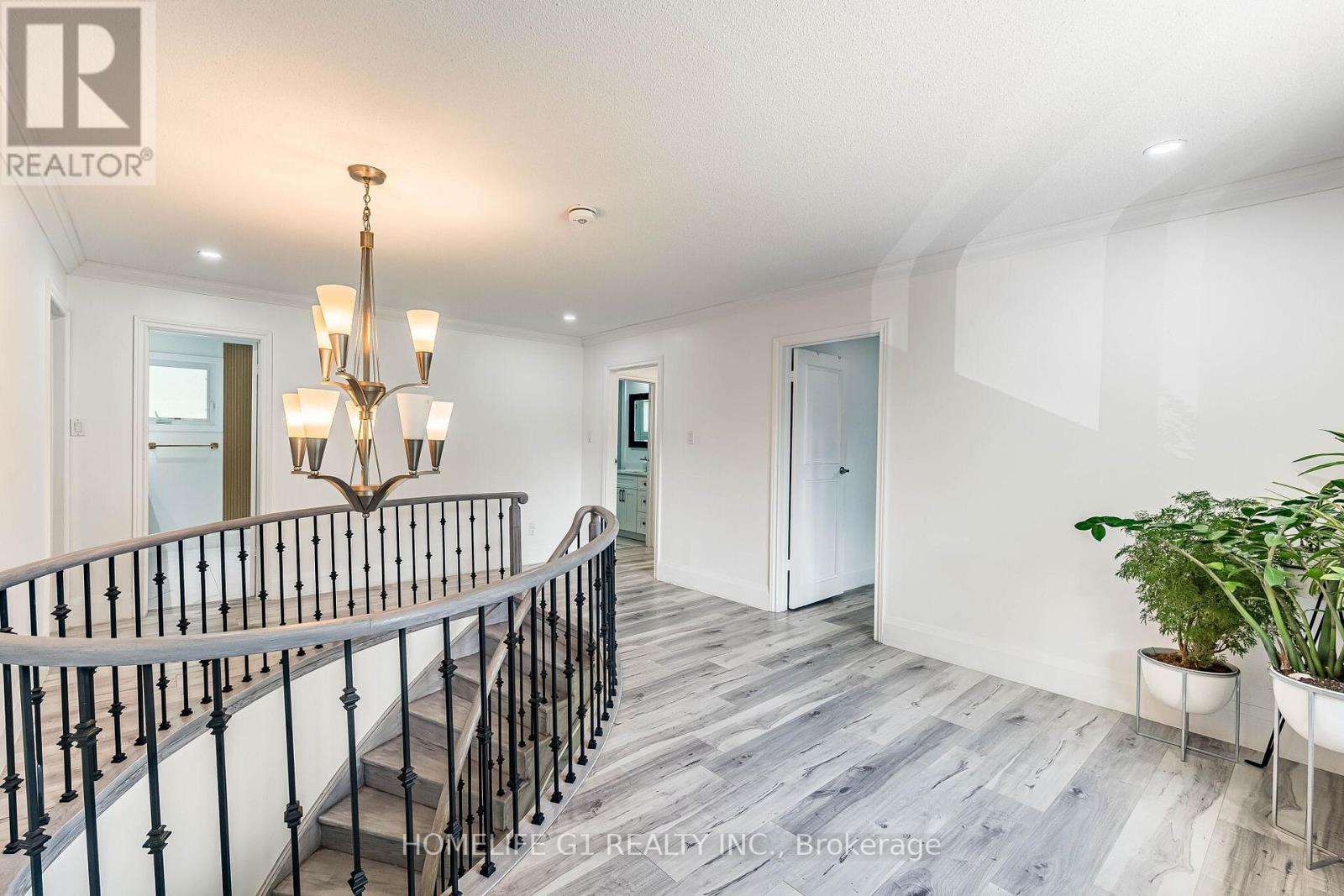 17 CRESCENT HILLS DRIVE S - 20