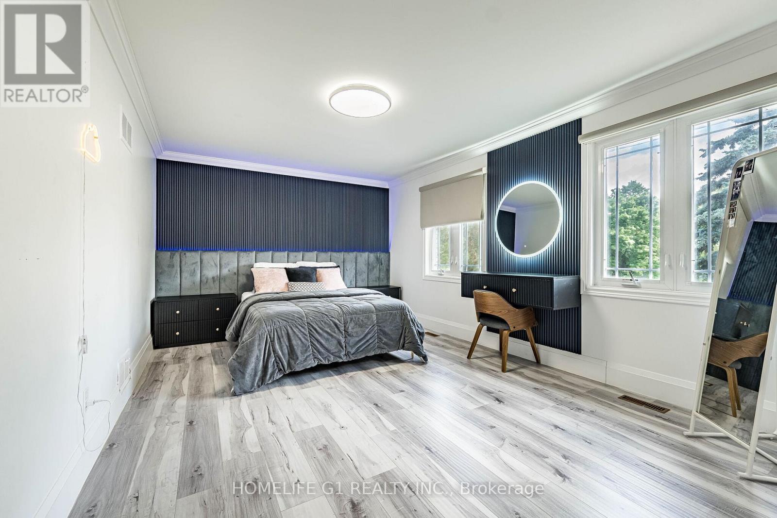 17 CRESCENT HILLS DRIVE S - 32