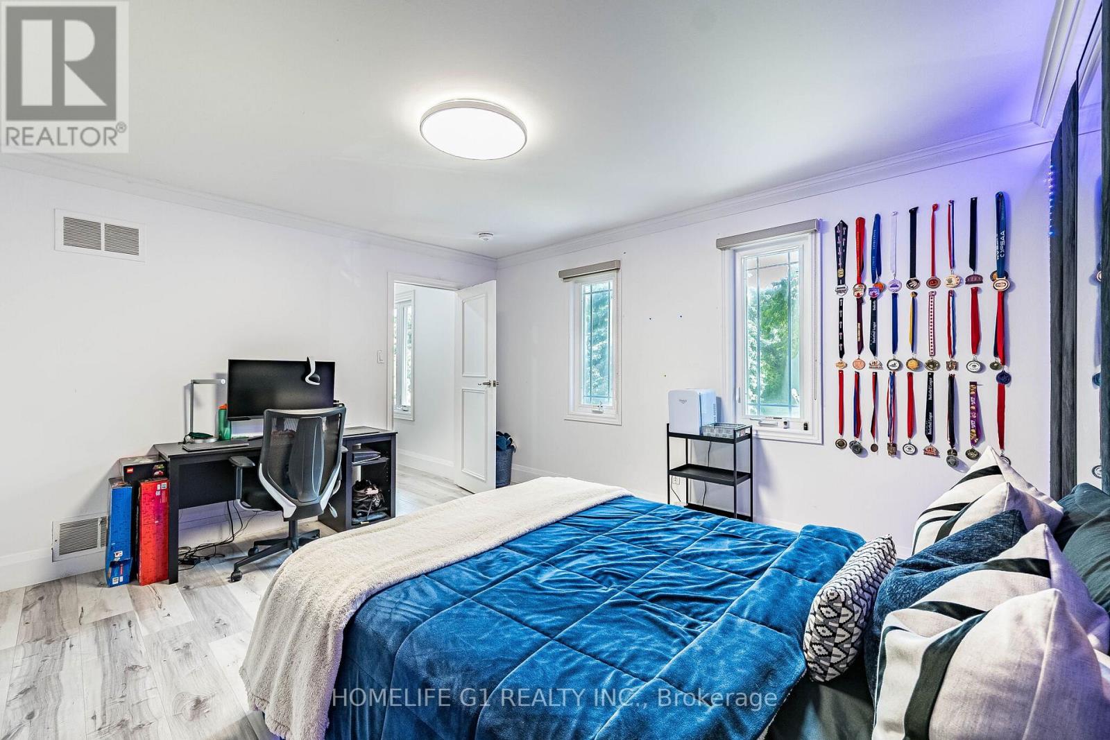 17 CRESCENT HILLS DRIVE S - 36