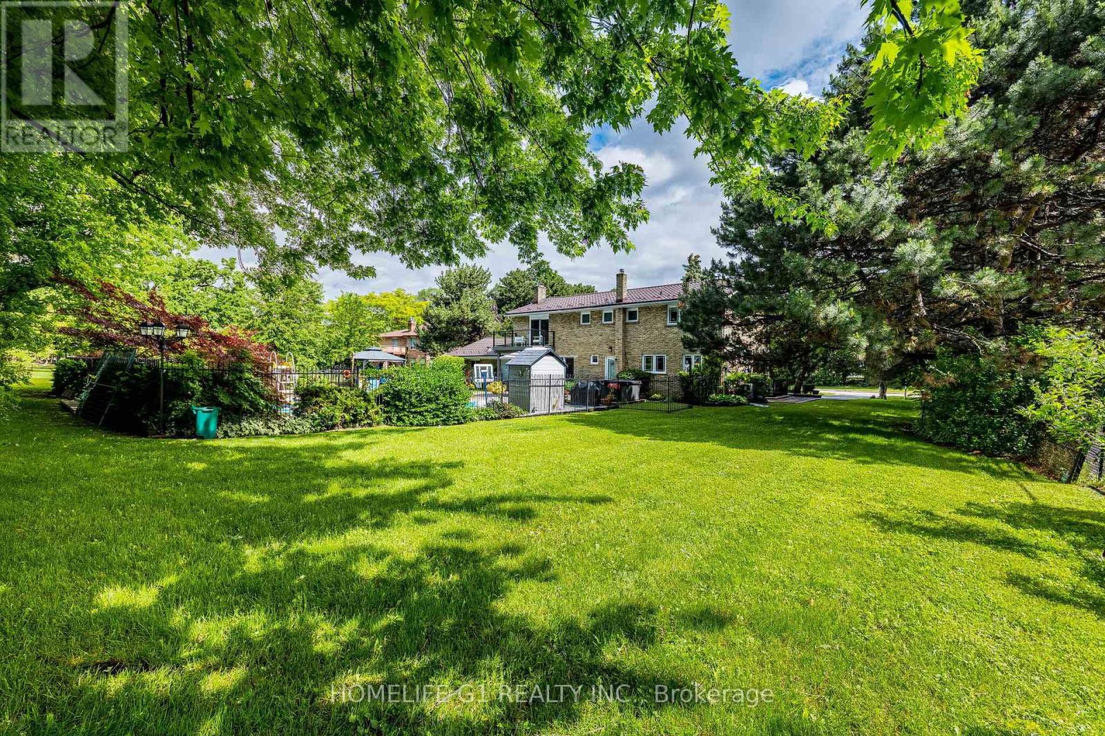 17 CRESCENT HILLS DRIVE S - 42