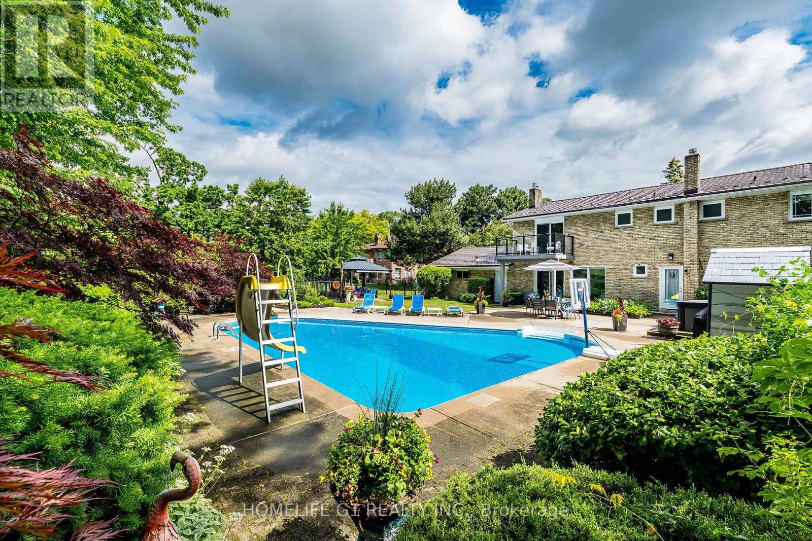 17 CRESCENT HILLS DRIVE S - 43