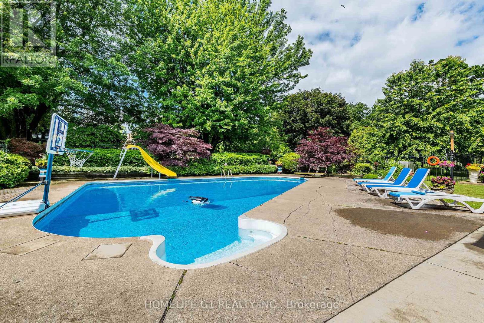 17 CRESCENT HILLS DRIVE S - 45