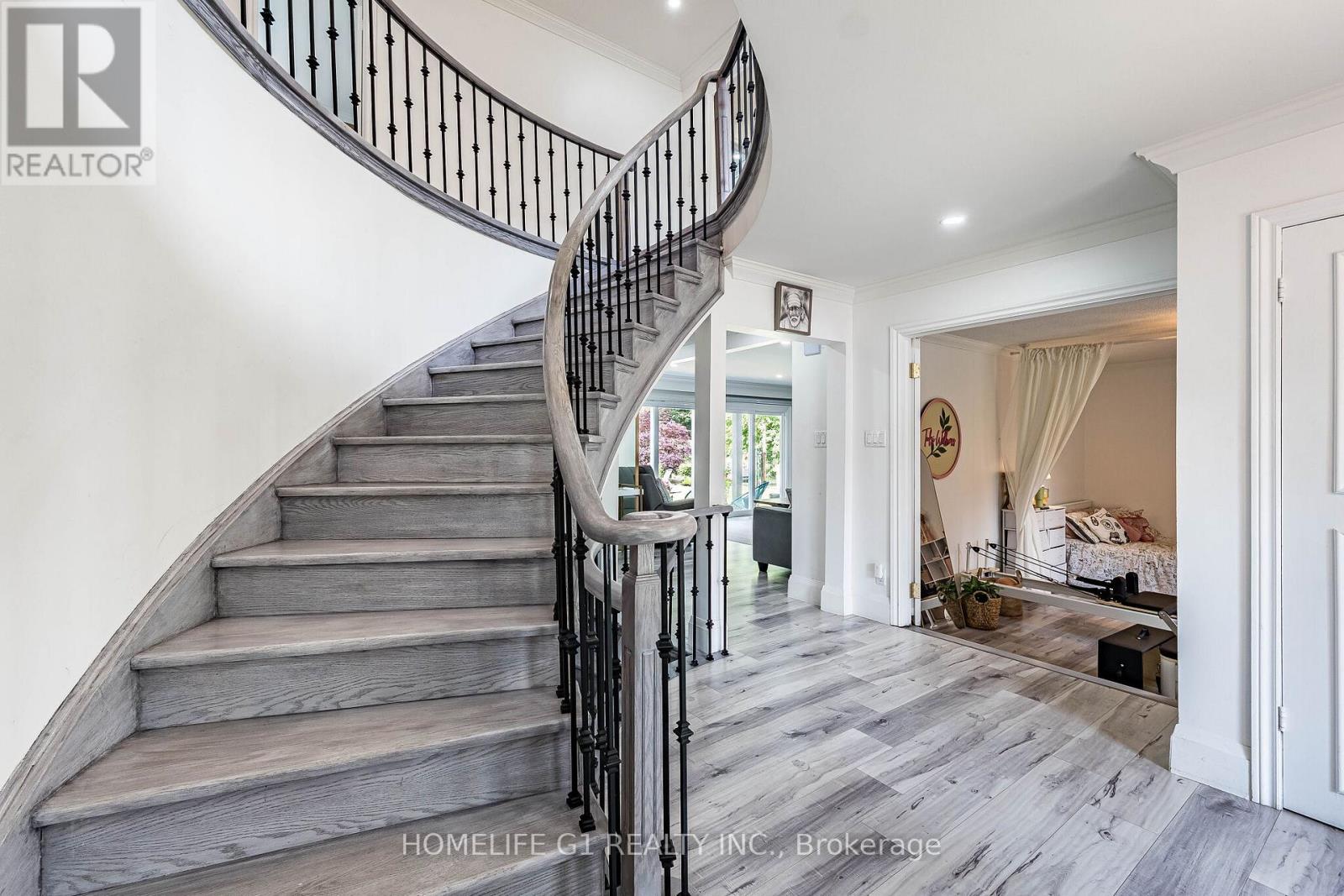 17 CRESCENT HILLS DRIVE S - 6