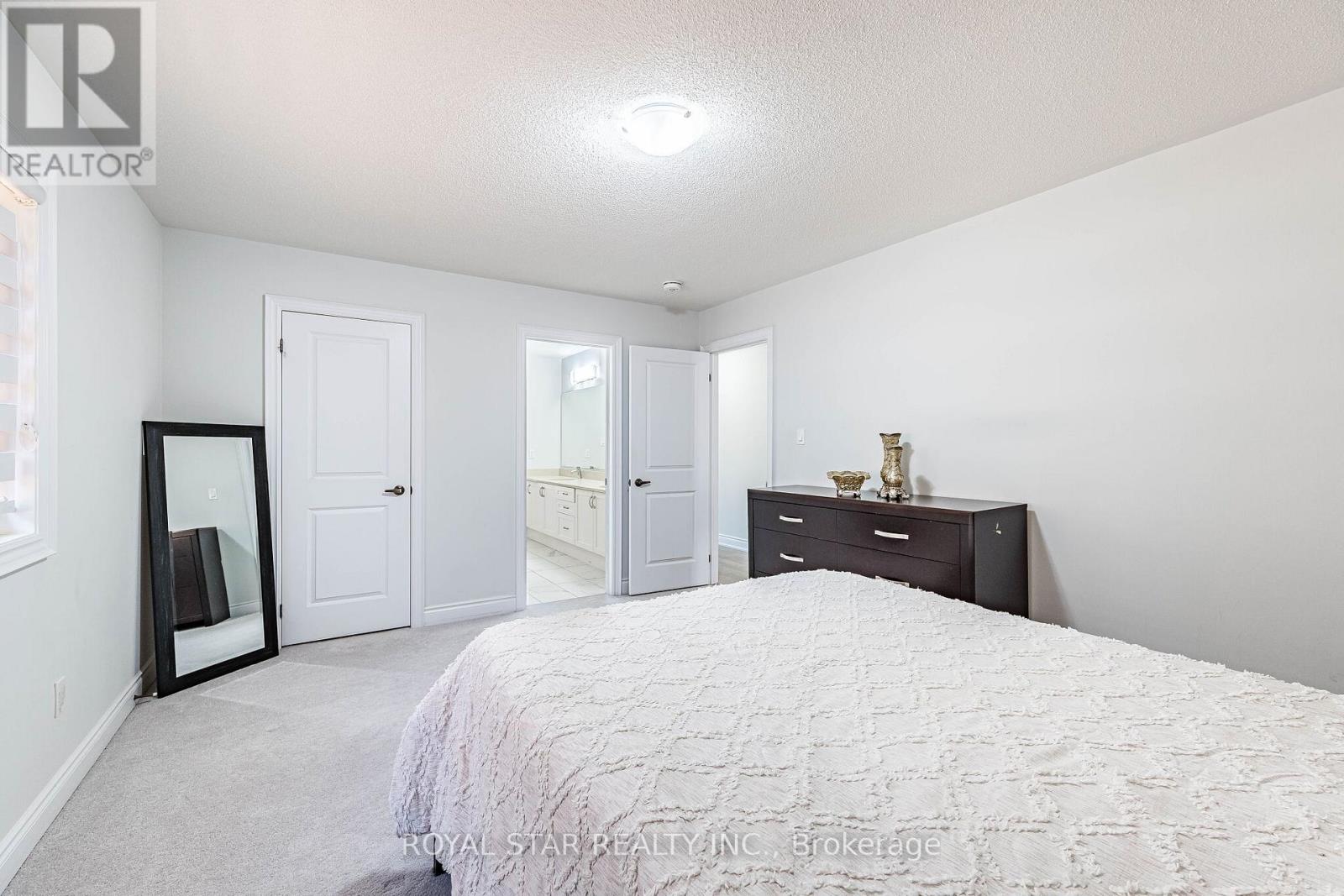 114 FOLGATE CRESCENT - 32
