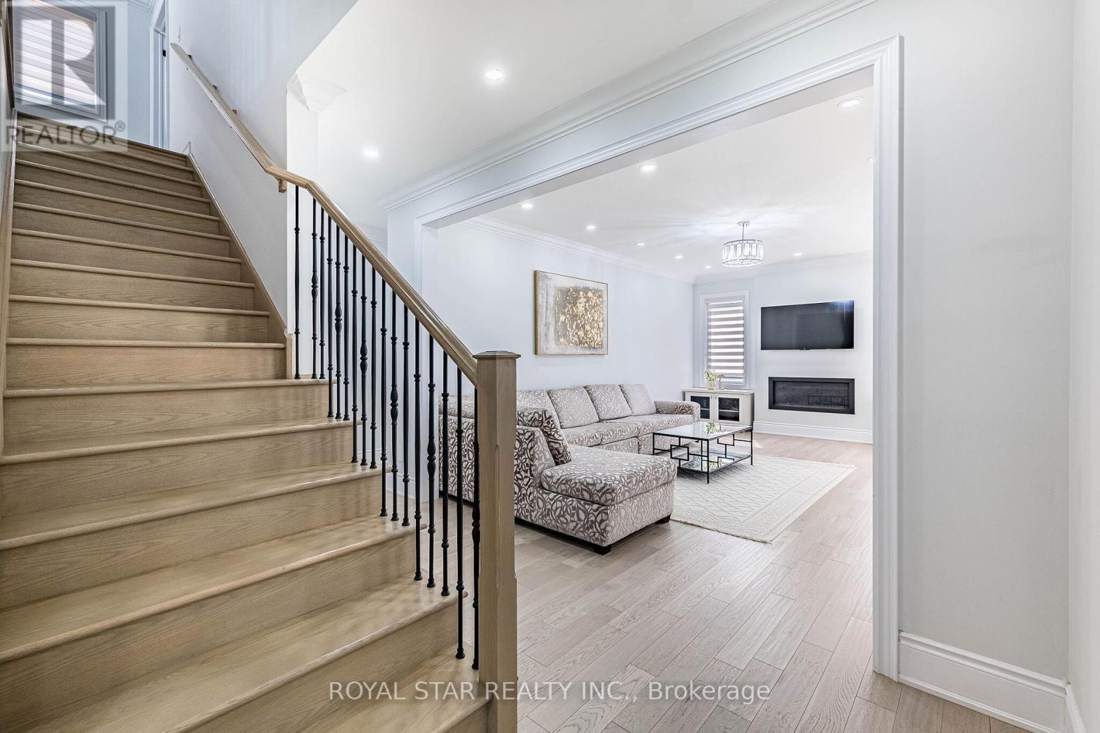 114 FOLGATE CRESCENT - 8