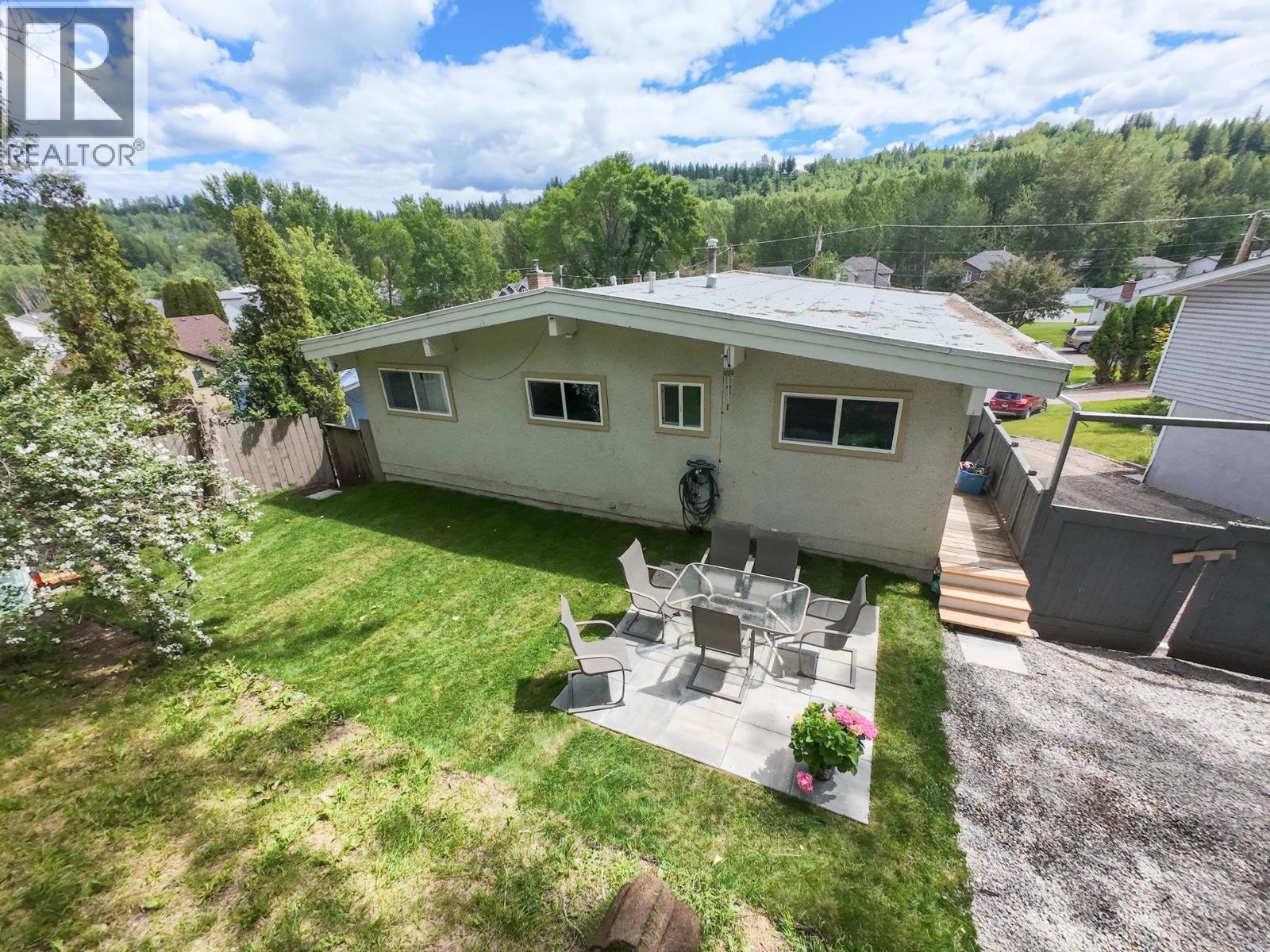 120 LINDSAY STREET - 4
