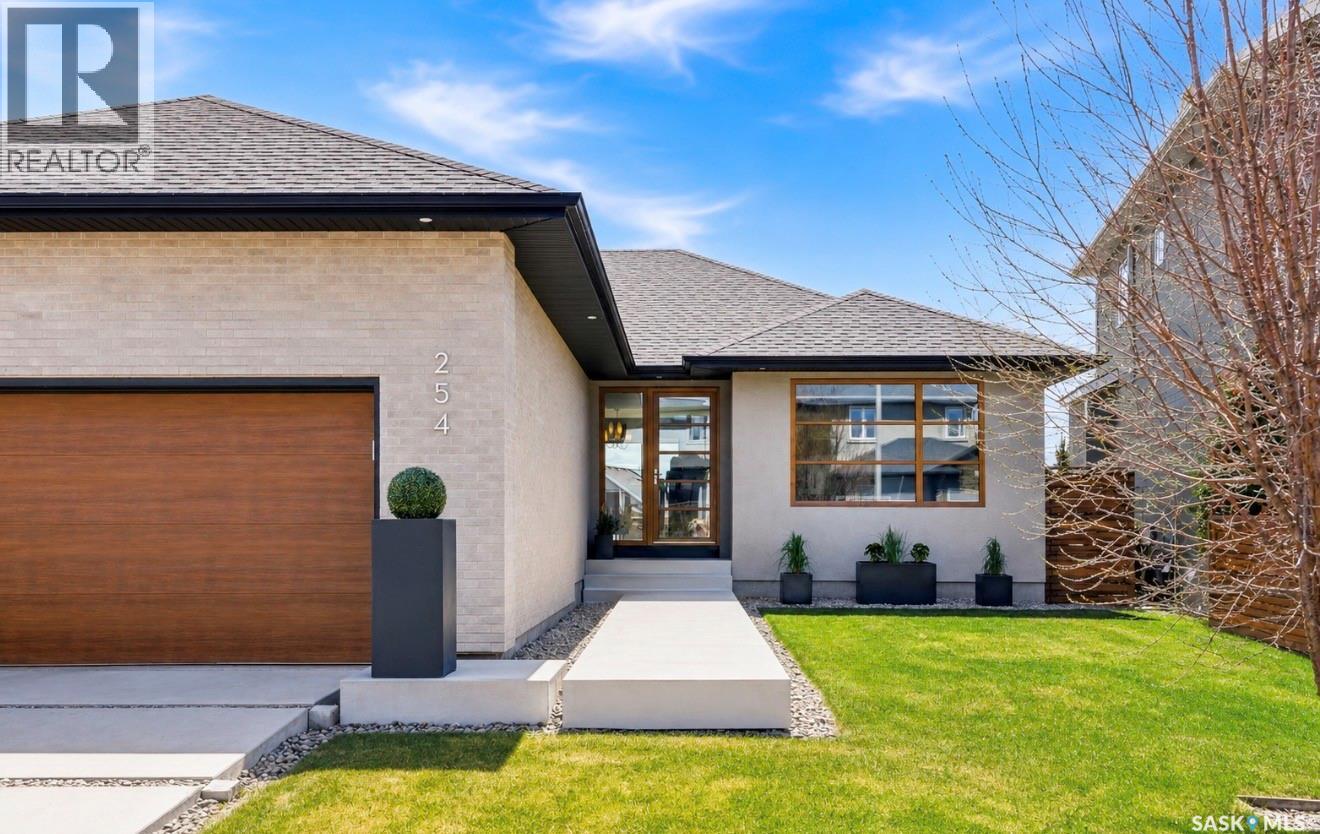 254 Whalley CRESCENT - 2