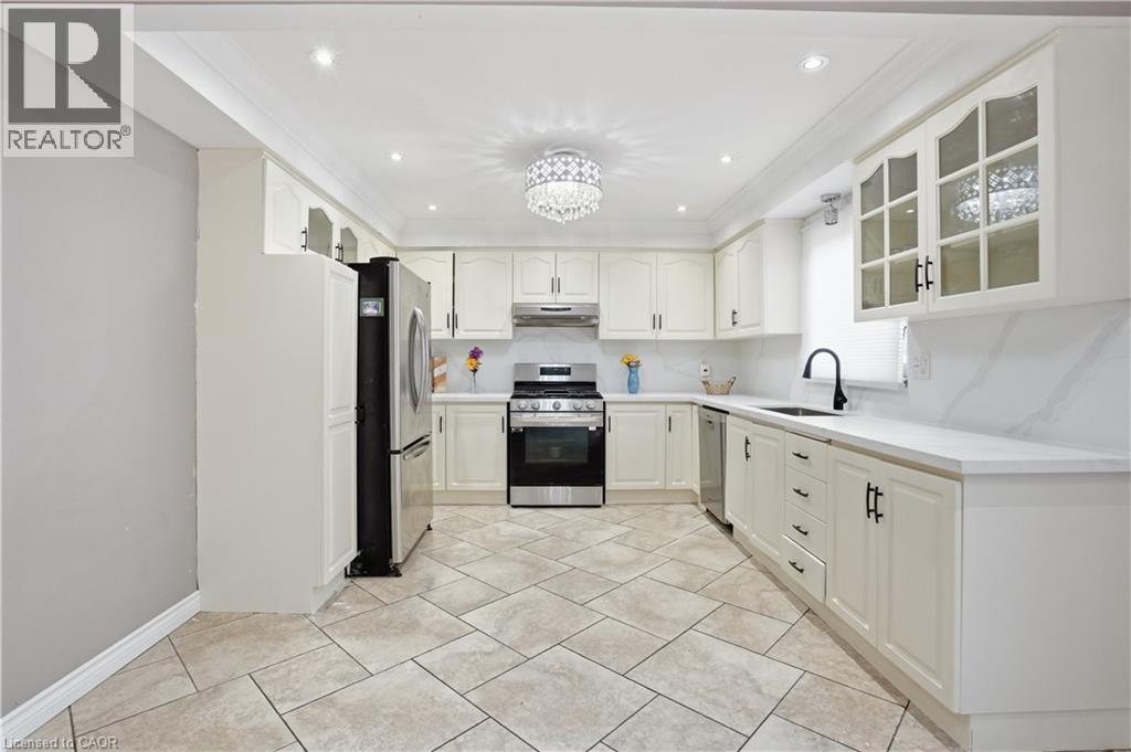 111 AUBREY Avenue - 13