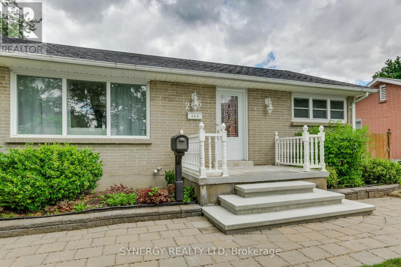 266 ADELAIDE STREET - 3