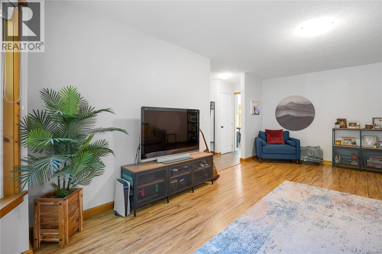 4299 Entrance Ave, Ladysmith