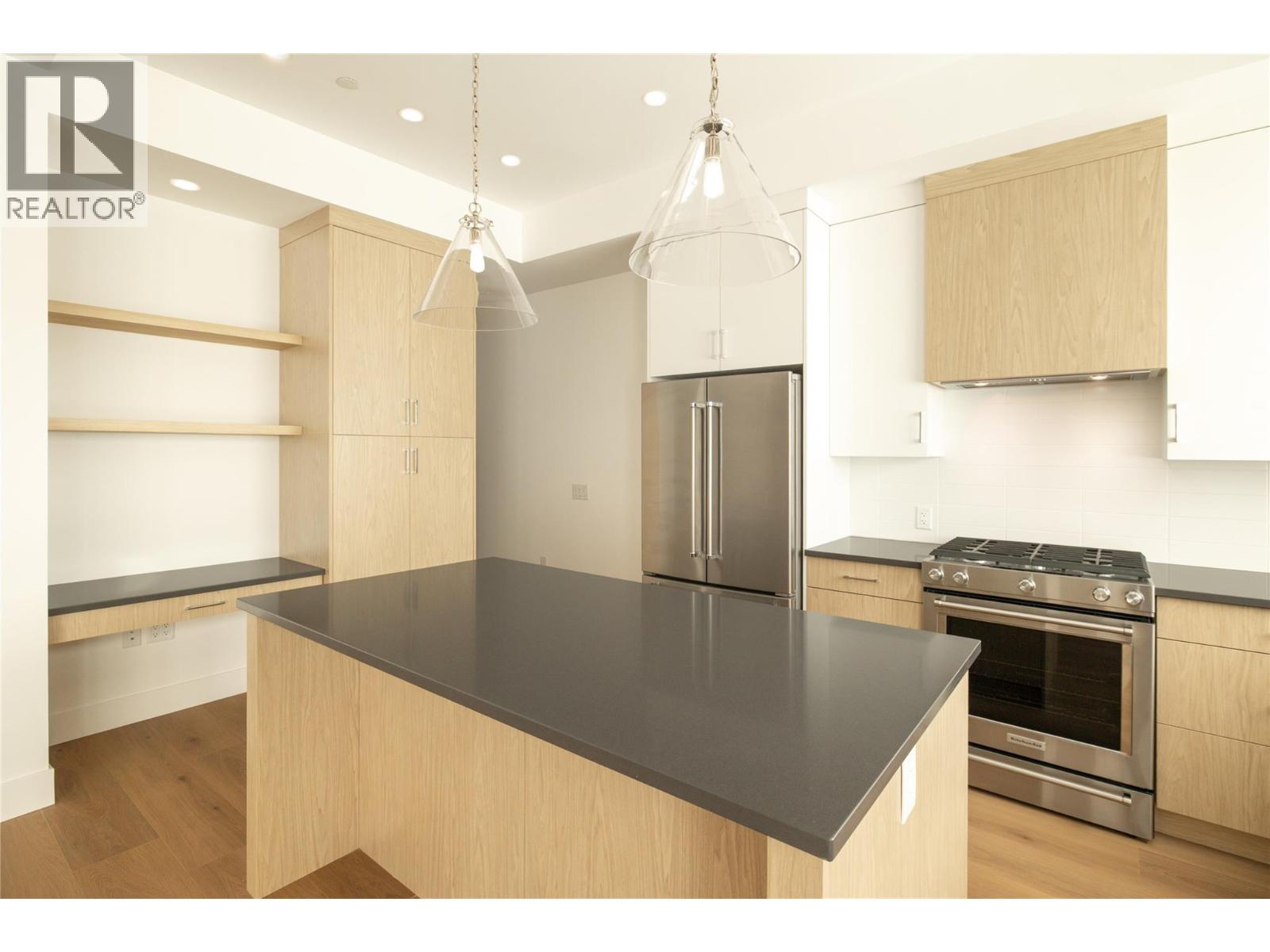160 2100 Campbell Place, West Kelowna