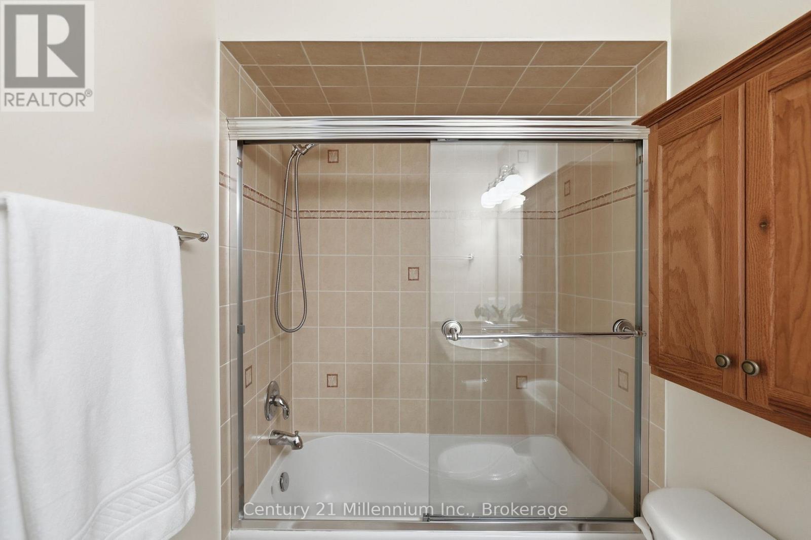 18 THOMAS DRIVE - 32