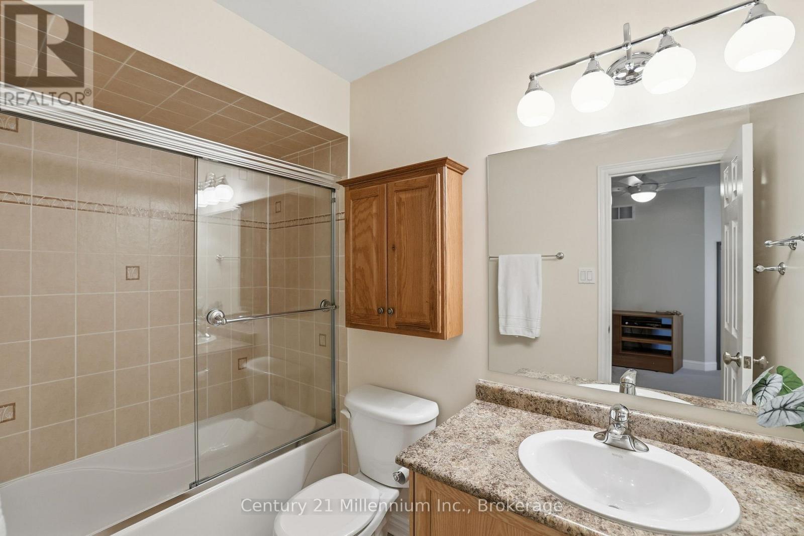 18 THOMAS DRIVE - 33