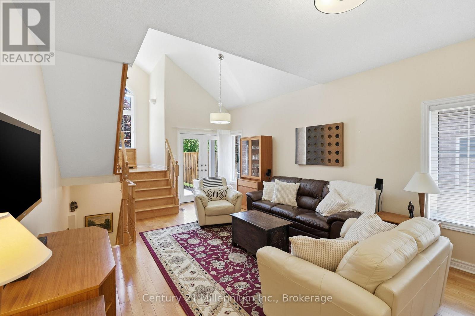18 THOMAS DRIVE - 7