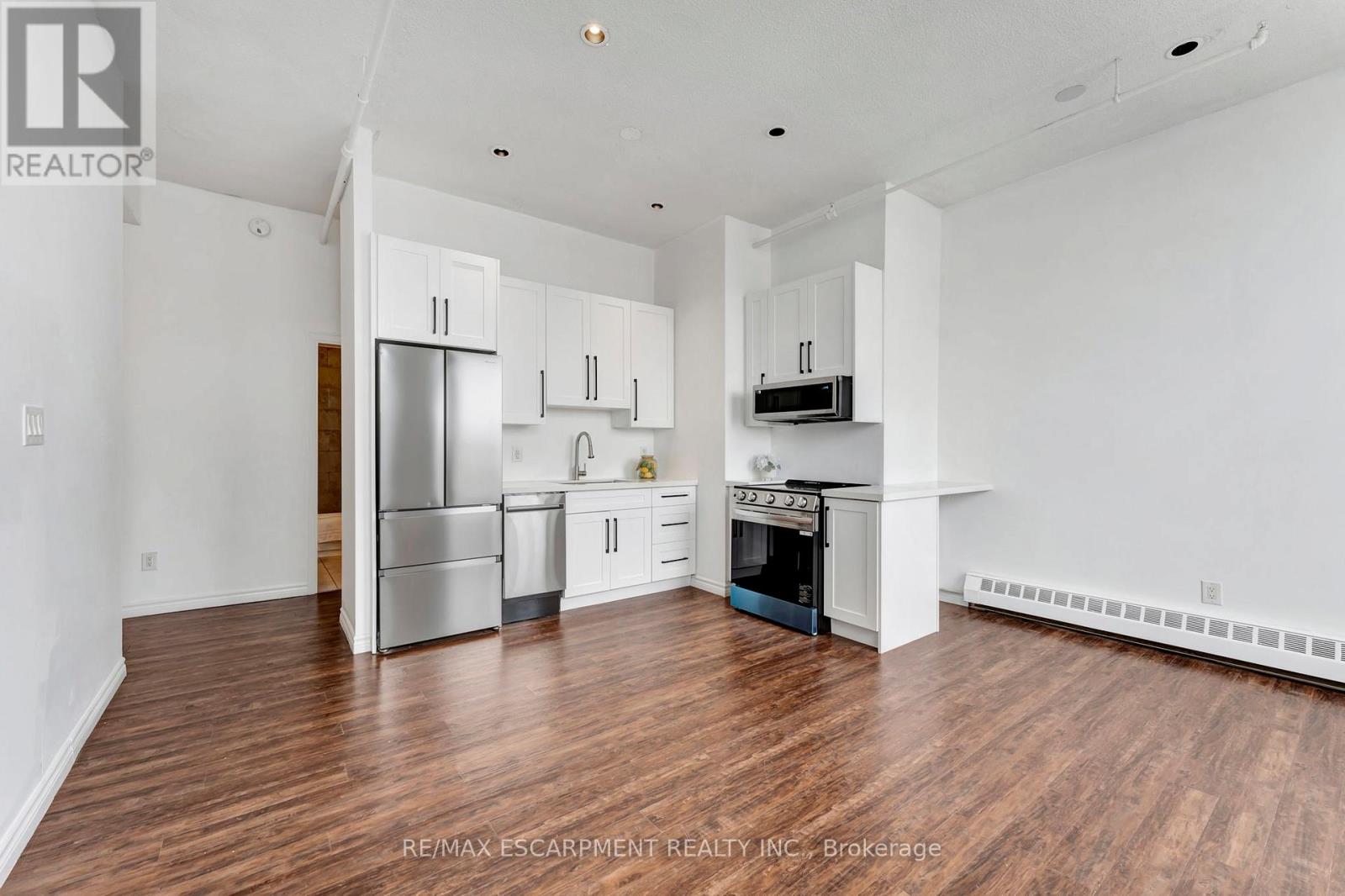 #409 90 COLBORNE STREET N - 4