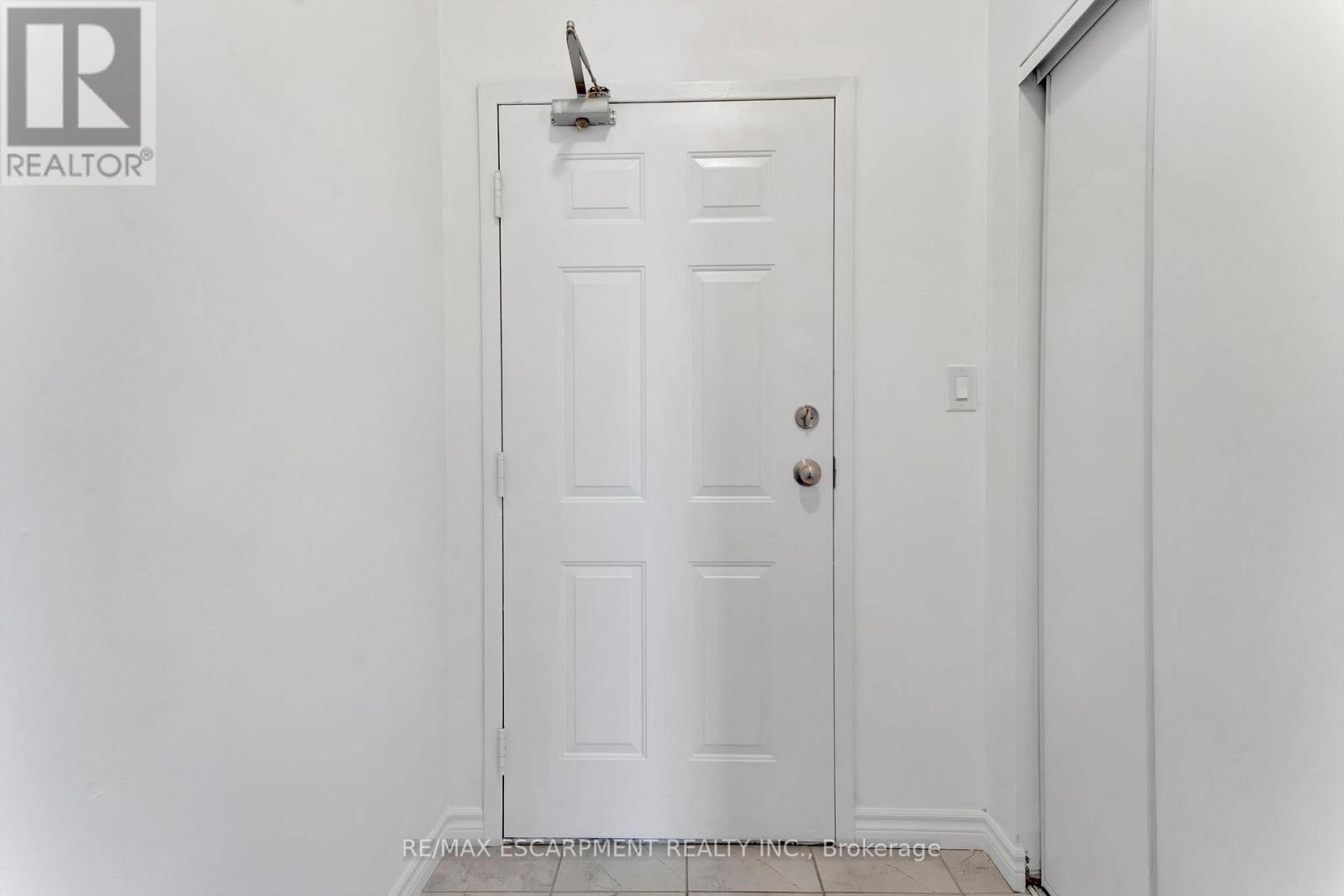 #409 90 COLBORNE STREET N - 11