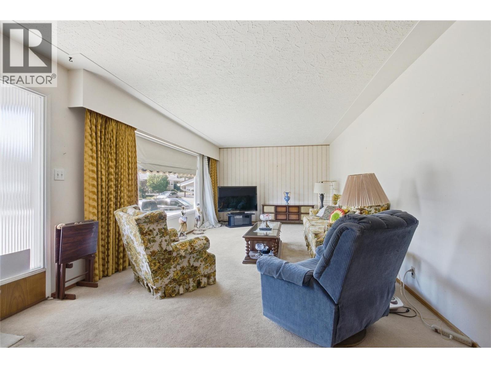 283 CHESTNUT Avenue - Image 3