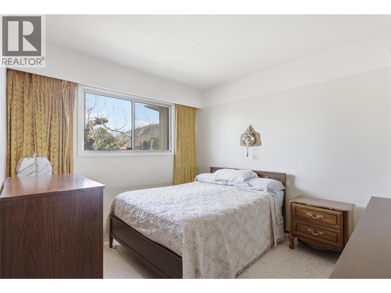 283 CHESTNUT Avenue - Image 13