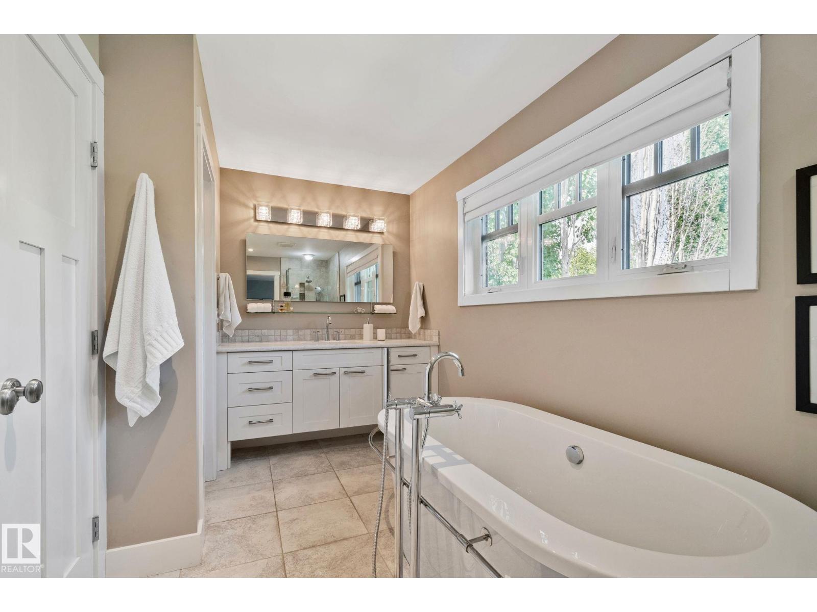 7504 142a st NW NW — photo 30