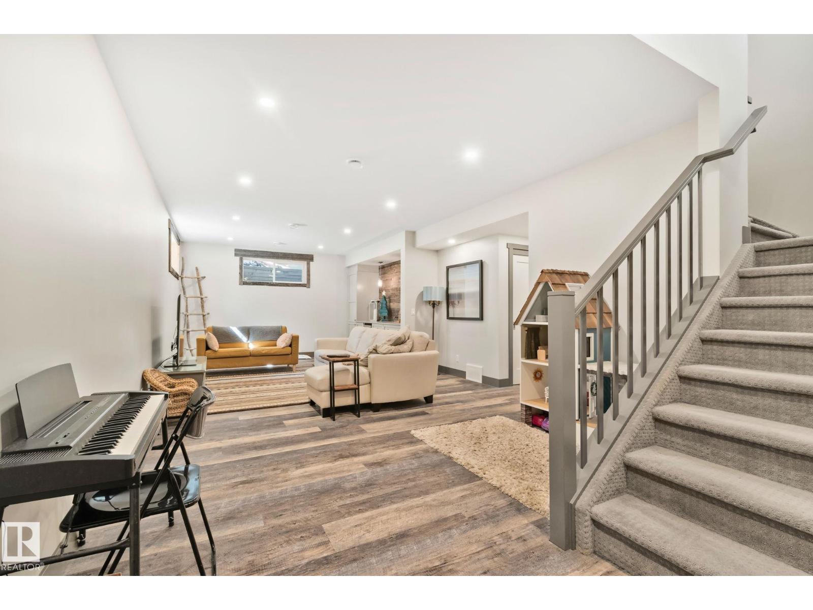 7504 142a st NW NW — photo 39