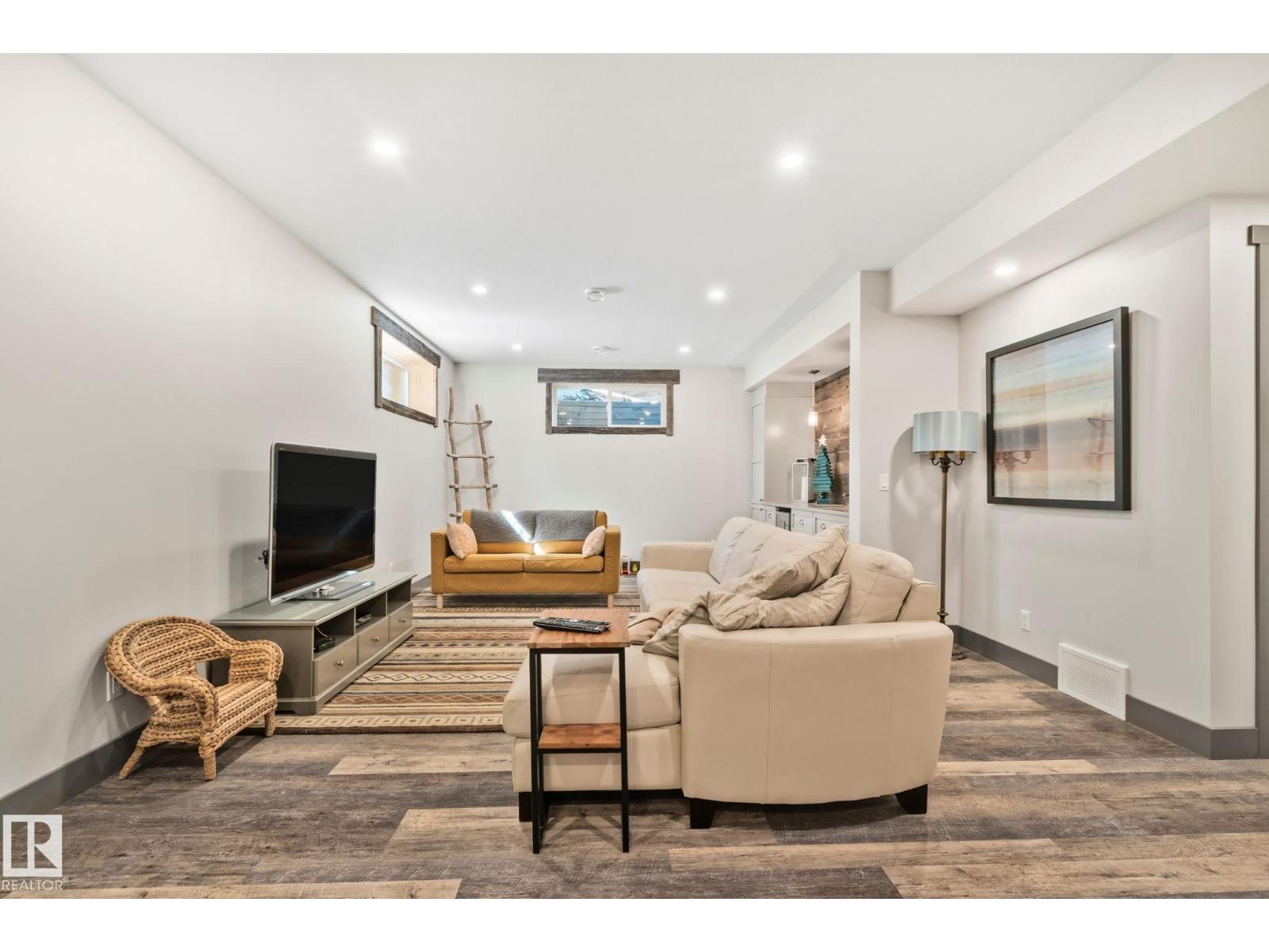 7504 142a st NW NW — photo 40