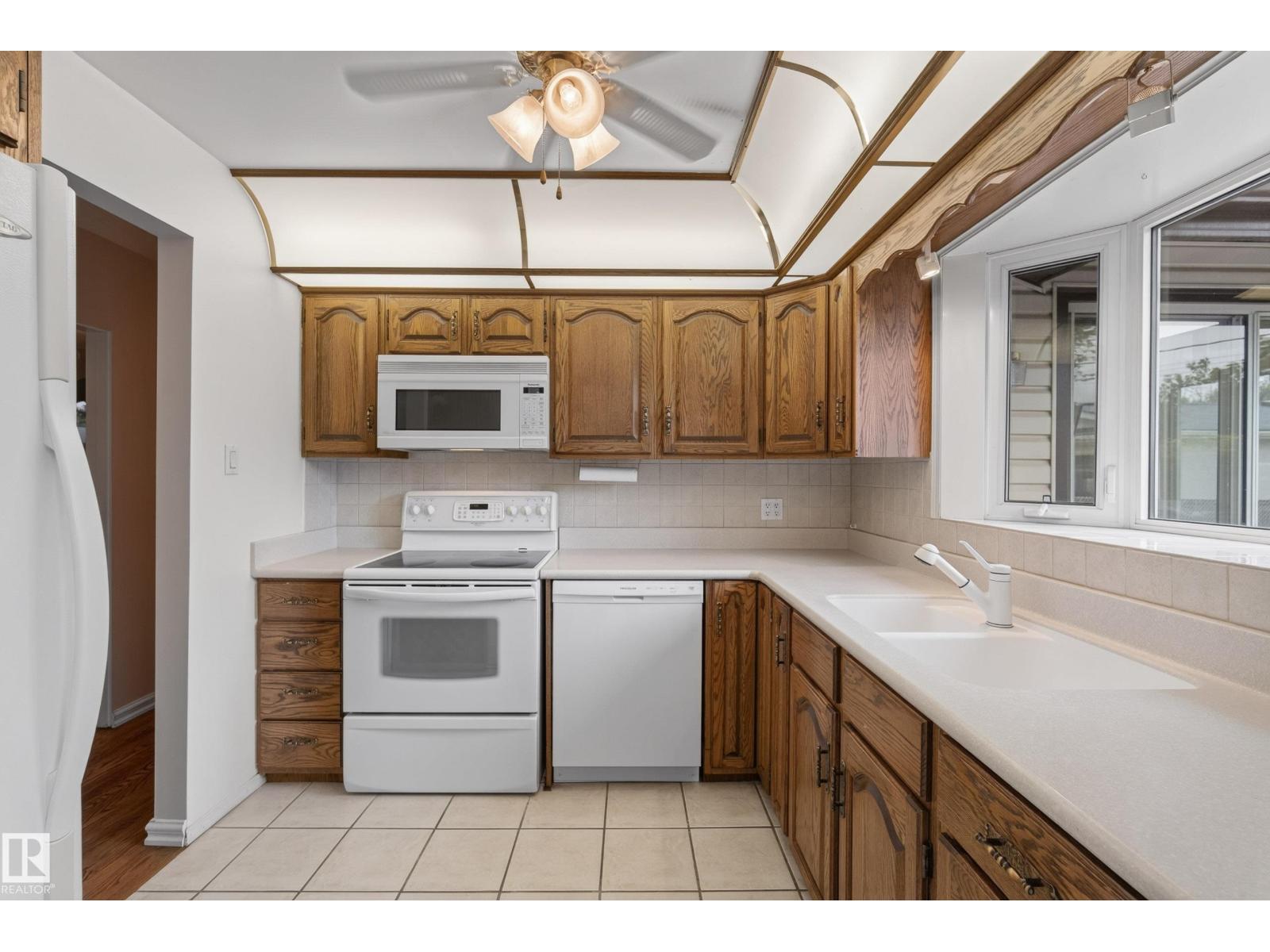 121 CEDAR ST — photo 14