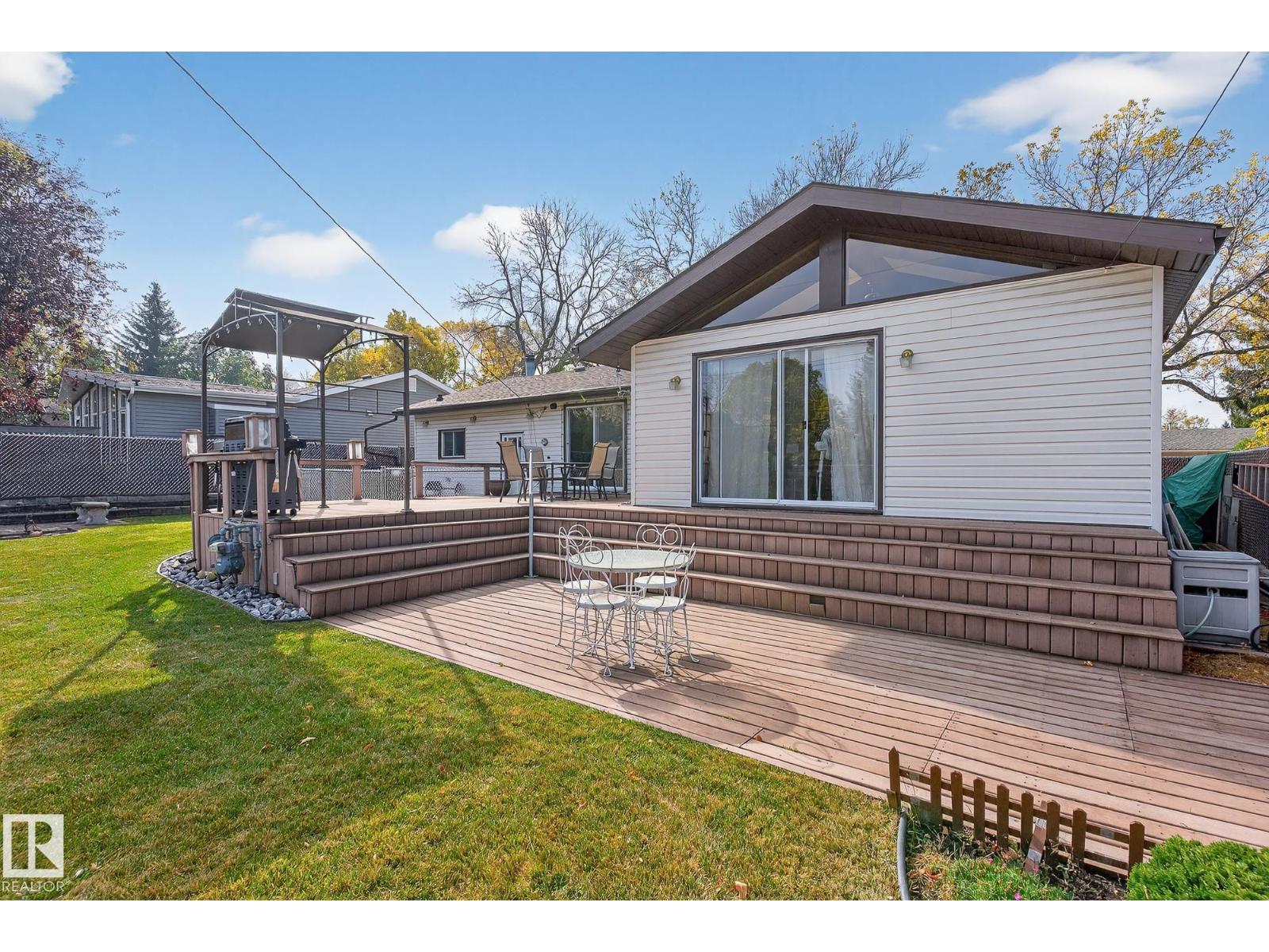 121 CEDAR ST — photo 43