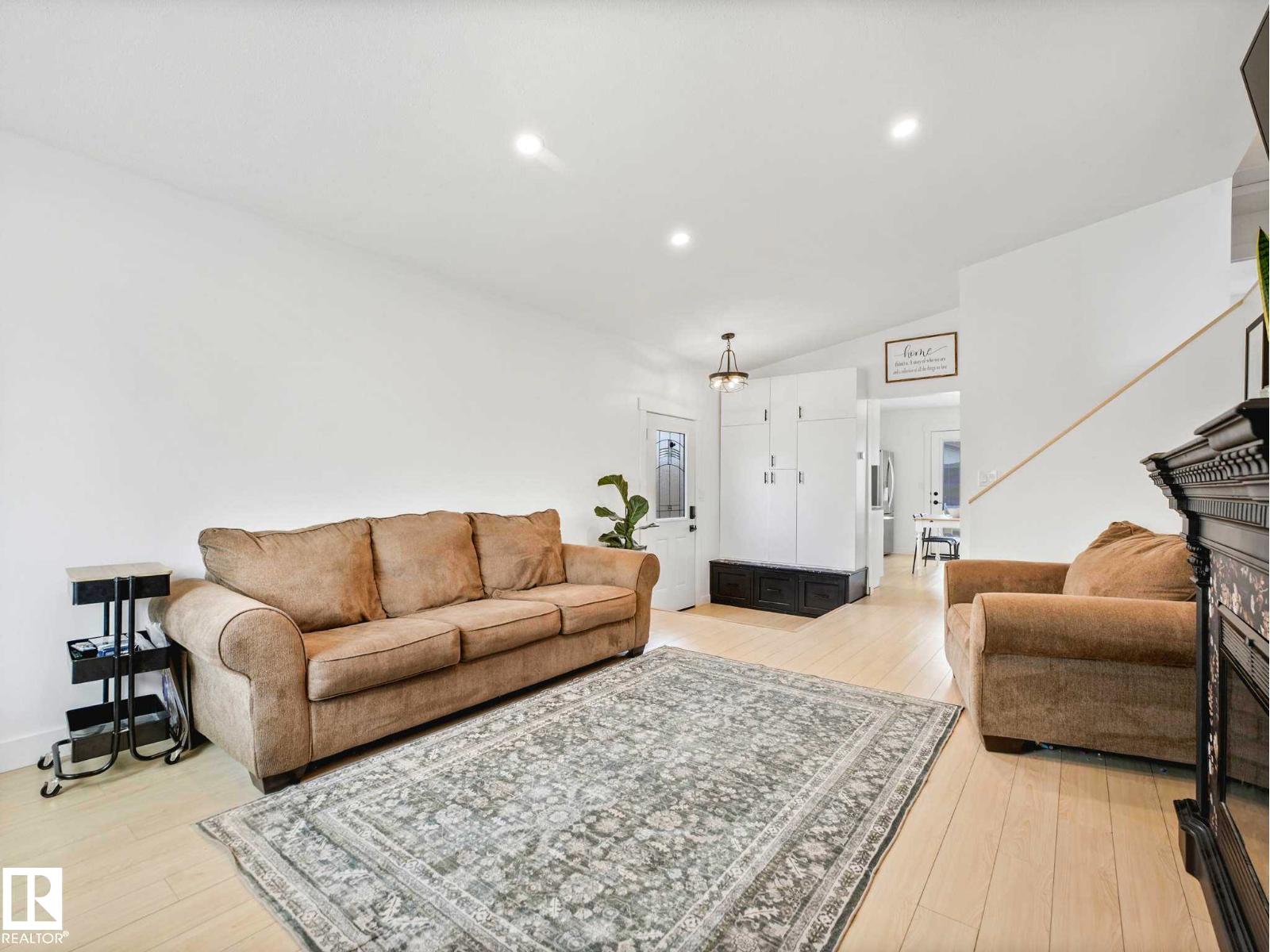 4115 41 AV NW — photo 10