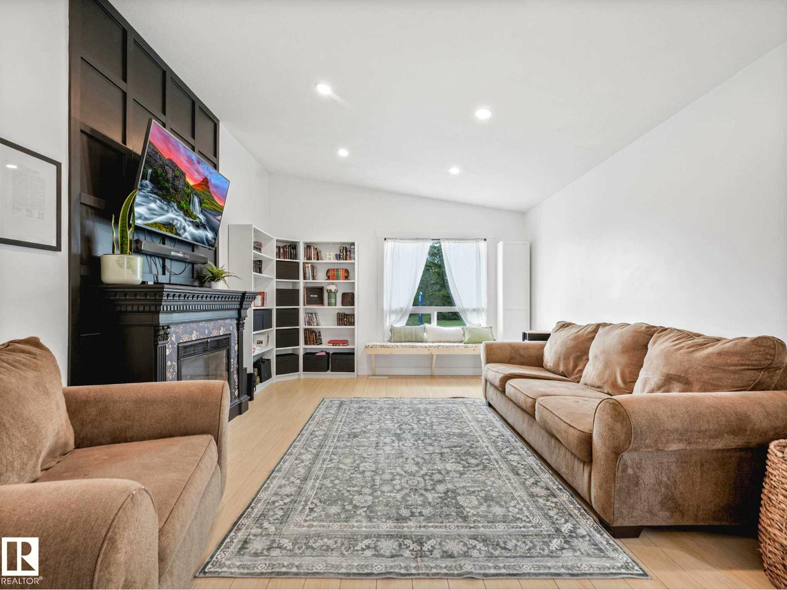 4115 41 AV NW — photo 13