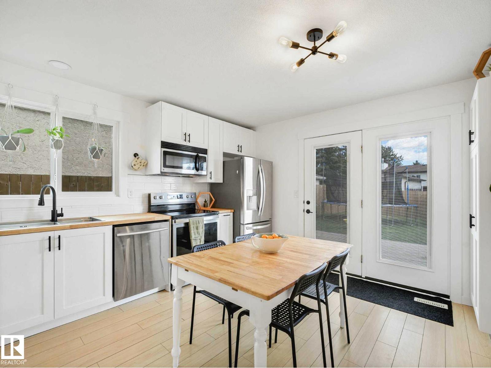 4115 41 AV NW — photo 17